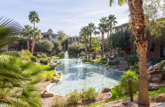Gym, yr round pool-spa, 2 Bd, 2 Bath, Gated, 9 AM-PM chk in-out
