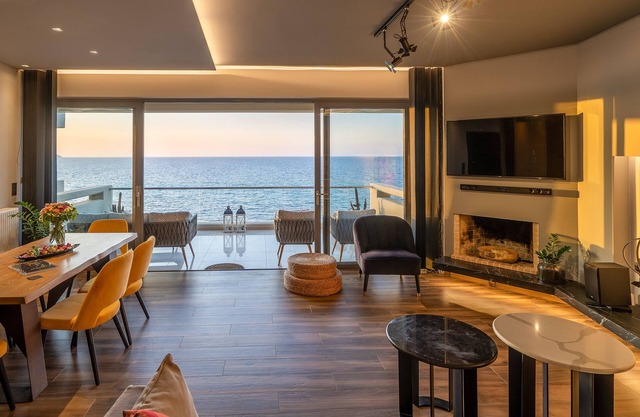"H.G. Luxury Suite" with breathtaking sea view!