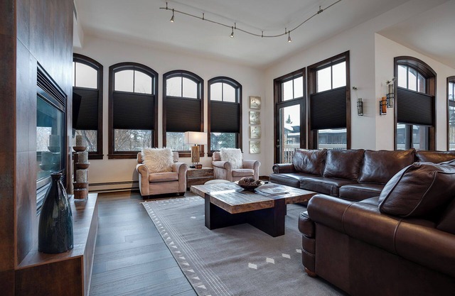 H205A | A/C | Downtown Luxury Condo | Bonus Sleeping Nook