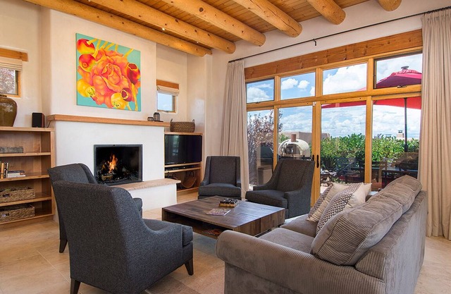 Hacienda Artist Paradise - Luxury Villa with Mountain Views