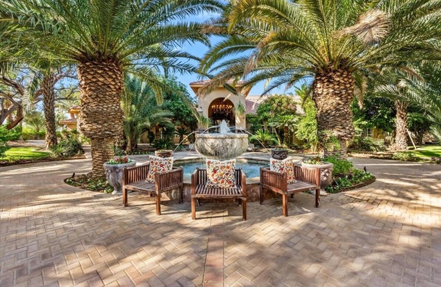 Hacienda Nestled in Private Date Grove close to Palm Springs