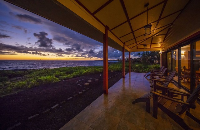HALE HALE'AI OCEANFRONT AIR CONDITIONED SPECTACULAR with POOL