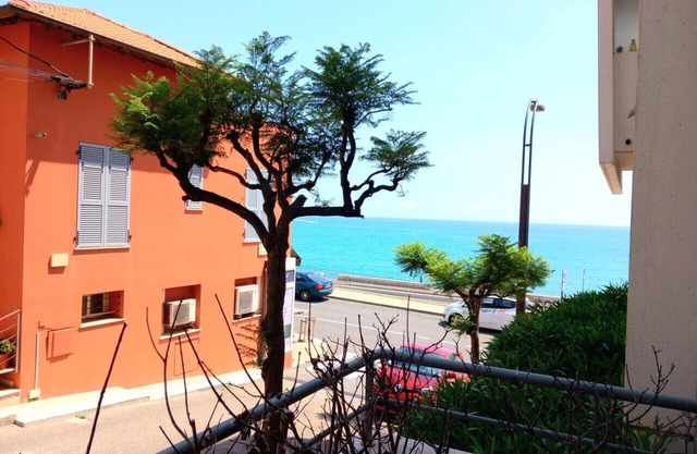 Hambury Palace (Relax and Fitness)Free Parking
