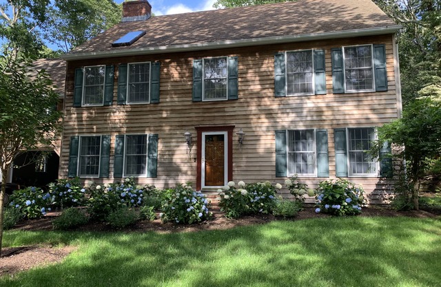 Hamptons Cousy, Spacious, Family Home by the beach