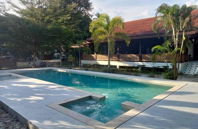 Handcrafted Lodge short walk from Mae Nam beach