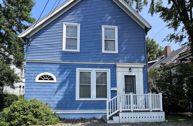 Harbor Breeze A - downstairs duplex in the village of Bar Harbor