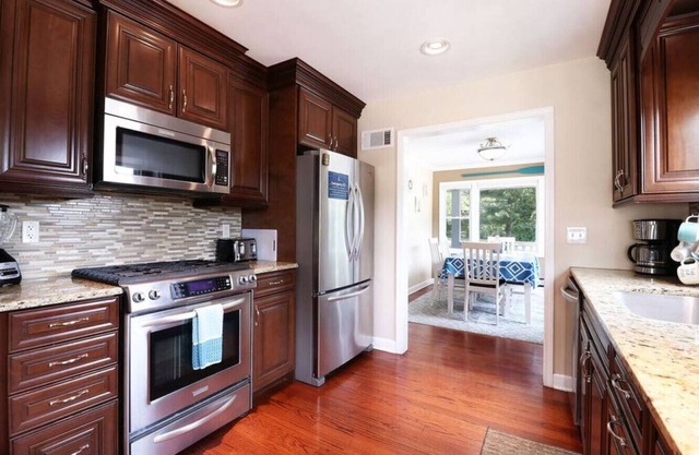Harbor Hideout 4/3 Waterfront w/Wet Bar and Hot Tub