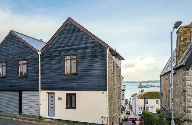 Harbour Steps is the ideal bolthole for two looking to stay in the hustle and bustle of Falmouth; on