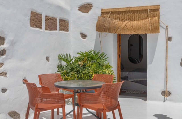 Haría Holidays with Mountain Views, Shared Pool and Wi-Fi