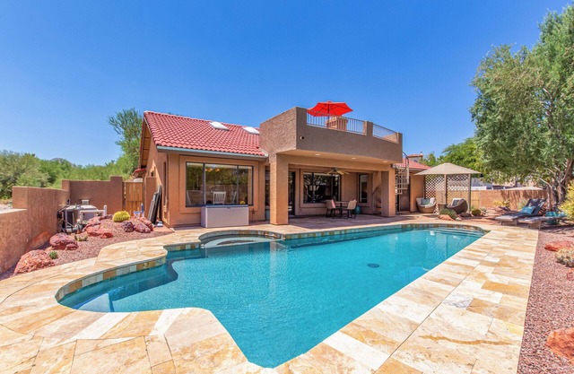 Harrizona Hills-Tranquil Pool Oasis, 15 Min to Scottsdale, 30 to Airports