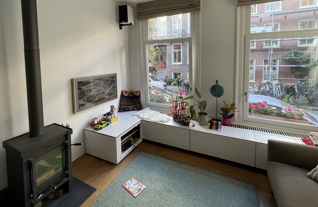Harry & Gompie's place, your ideal family home! Two lovely cats included!