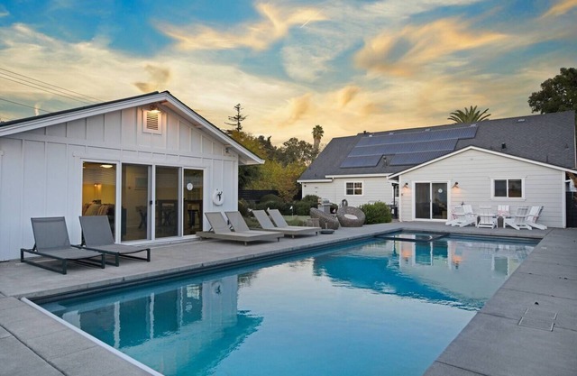 Harvest Haven Palmer Farmhouse Pool Spa Putting Green Walk to DT