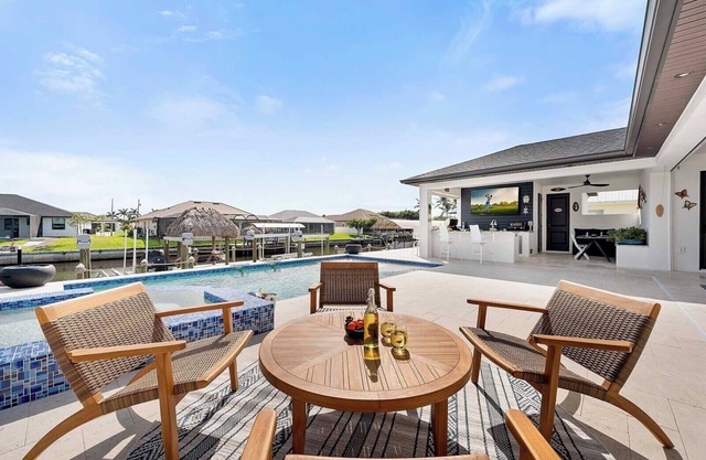 Havana Luxos - Luxury Vacation Rental Cape