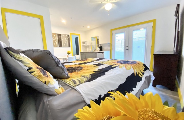 Havasu Sunflower Yellow Studio Closet to London Bridge.