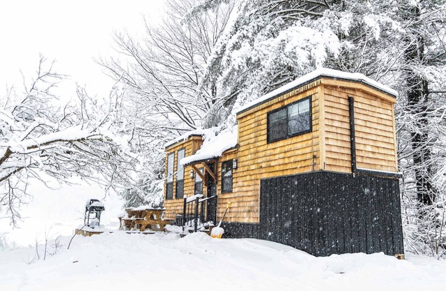 Haven Tiny House w/hot tub on river near Stowe