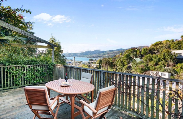 HAVEN VIEWS - NELSON HOLIDAY HOME, family friendly in Nelson