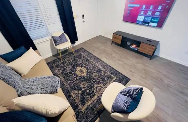 Havilah - WFH with free parking, gym, and pool