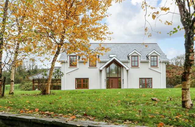 HAZELWOOD, family friendly, with open fire in Leap, County Cork