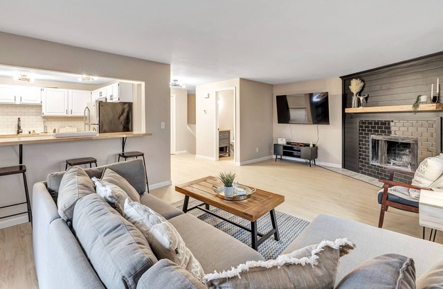 Hazelwood Haven near Lambeau! by RedAwning