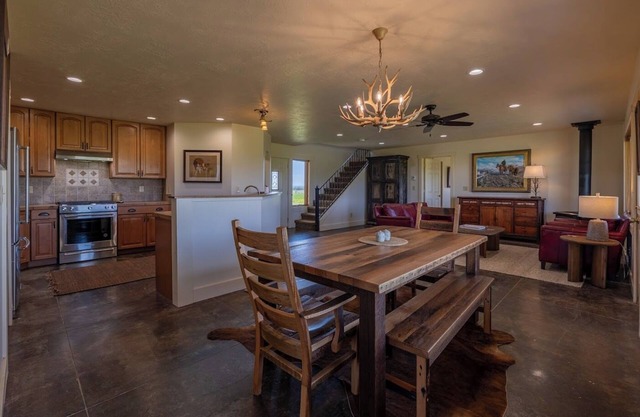 Heart Mountain Hideaway- Secluded Western getaway