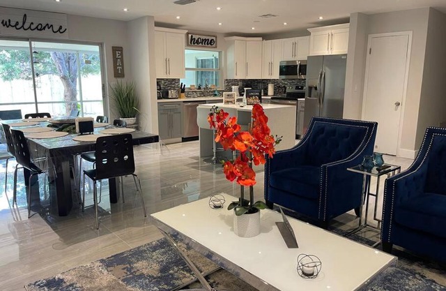 Heart of Miami Luxury Home 4BR Pool 5 Min Beach