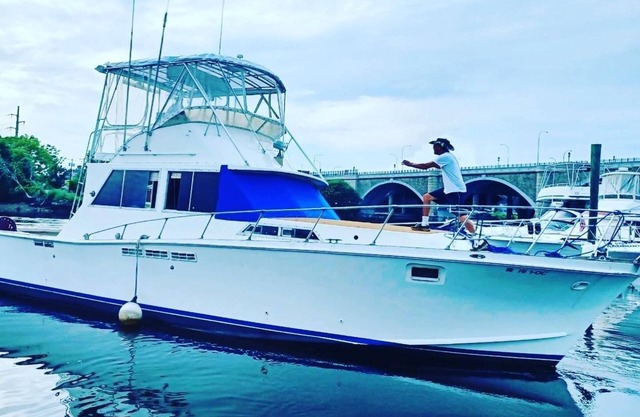 Heart of Providence - 42 ft. Heated House Boat