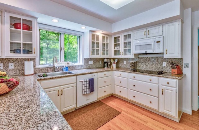 Heart of the Berkshires - Bright, Cozy, Near Lake