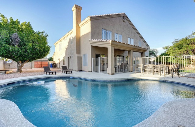 Heated Pool & Fire Pit: Family Home in Chandler