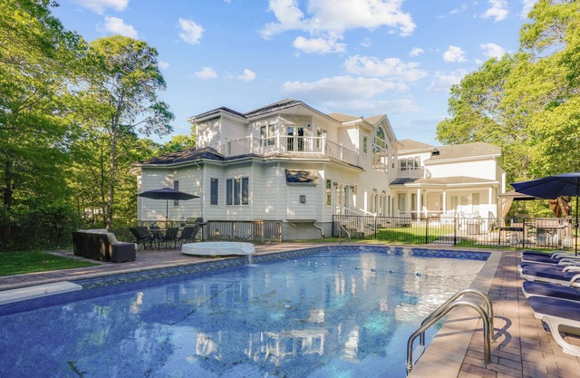 Heated Pool + Hot Tub - Luxe 7BR Villa