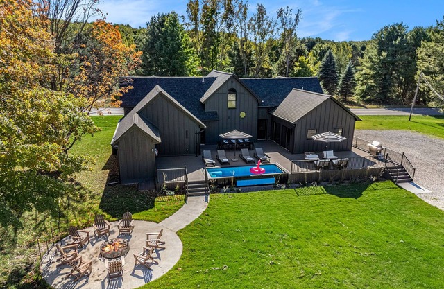 Heated Pool. Luxe STR/game room/fire pit/privacy