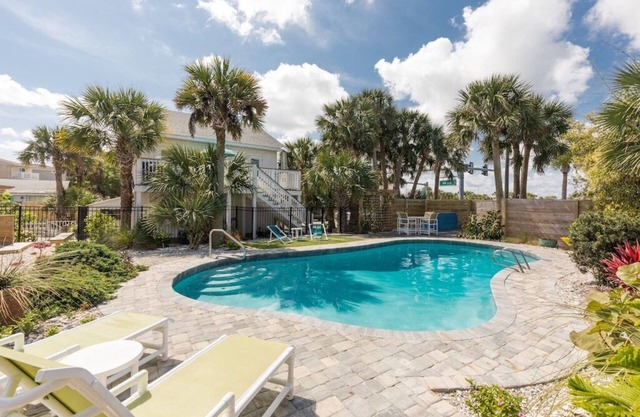 Heated Pool. Private Beach Path. Vilano Beach House Closest to Historic St. Aug.