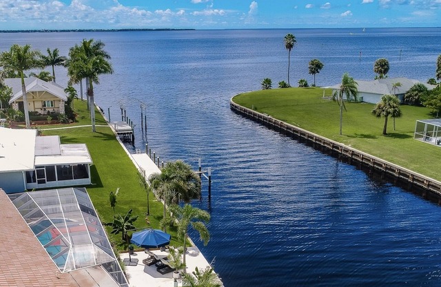 HEATED POOL WATERFRONT GULF ACCESS 4BR 3.5BA LUXURY FLORIDA HOME NEAR BEACH 🐬n