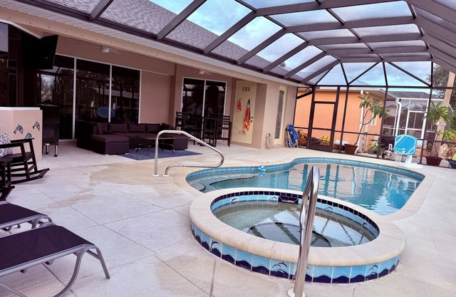 HEATED SALTWATER POOL and SPA, on CANAL in marvelous Port Charlotte