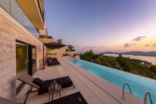 Heavenly Dubrovnik Villa 5 Bedrooms Villa Orasac Waterfront 1 Magnificent