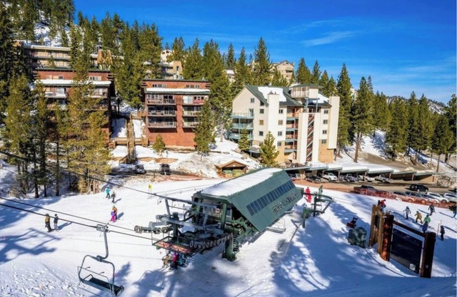 Heavenly Stagecoach lift ski in ski out condo with private hot tub