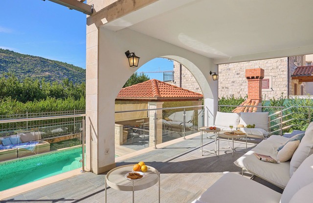 Hedera Estate, Villa Hedera X