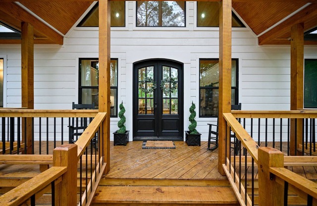 Hello Beautiful - Luxurious 2Bd/2Bth, Pet Friendly, Hot Tub, King Beds