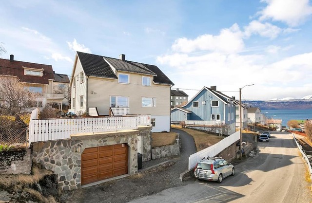 Helt nytt, oppgradert hus med fantastisk utsikt.