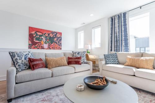 Henley & Hank at The Lucy by Stay Local Nashville