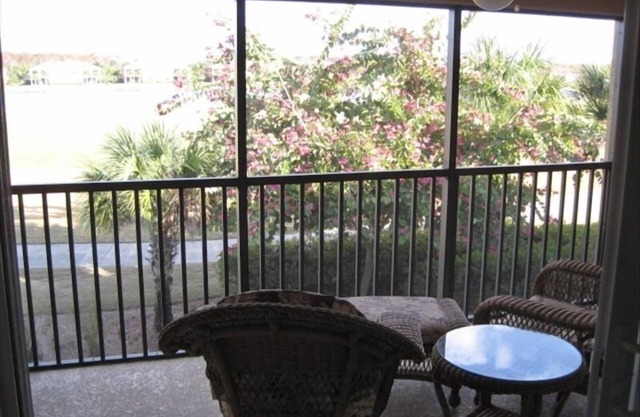 Heritage Bay 2nd Floor Condo.Closest Verandah to the Clubhouse!