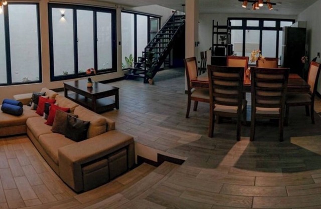 Hermosa casa, con Parqueo propio, Ideal para pasar momentos en familia o pareja.