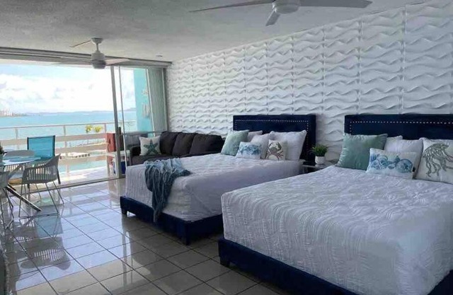 Hermoso Estudio frente al mar Ocean Blue Faith