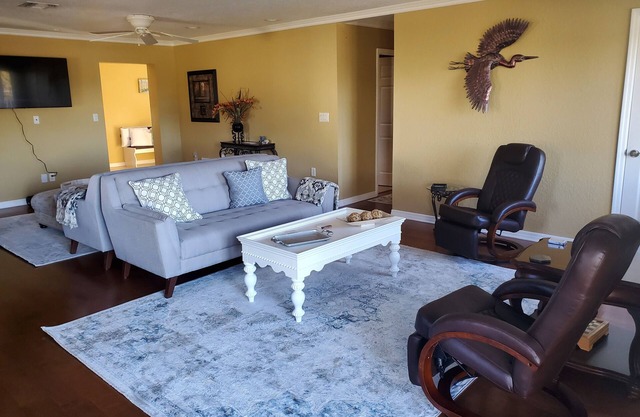 Heron House Lake Views, Renovated, 2 outdoor areas, Grill, Very quiet/private