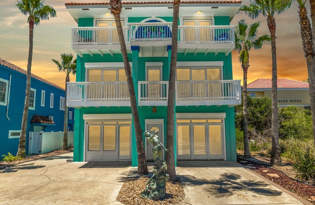 HGTV Las Sirenas Luxury Beach House Only Steps to Beach! Best Location, Walkable