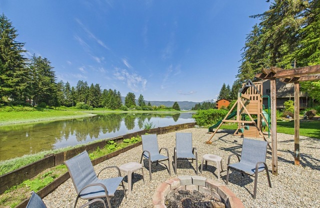 Hi Tide Retreat w/Bayfront Deck & Ocean Views