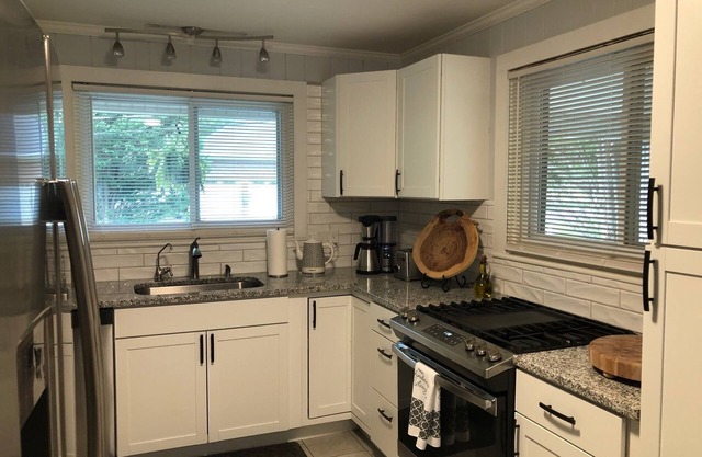 HICKORY HOUSE 4 SHORT AND LONG TERM RENTAL