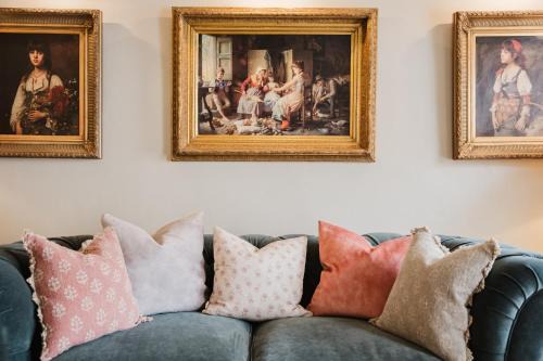 Hicks House - Beautiful Cottage in Leysbourne!