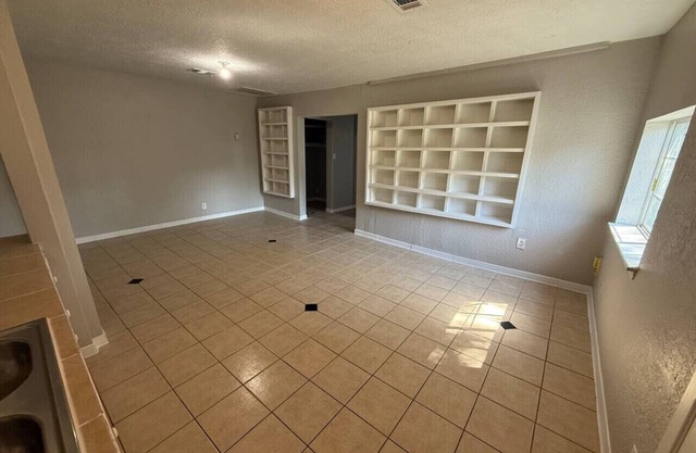 Hidden Gem 2BR Wi-Fi parking