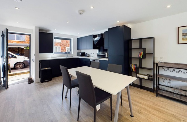 Hidden Gem | Free Parking | Wi -Fi | Courtyard