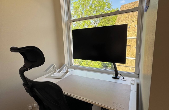 Hidden Gem w/Private Terrace, Fulham Broadway!